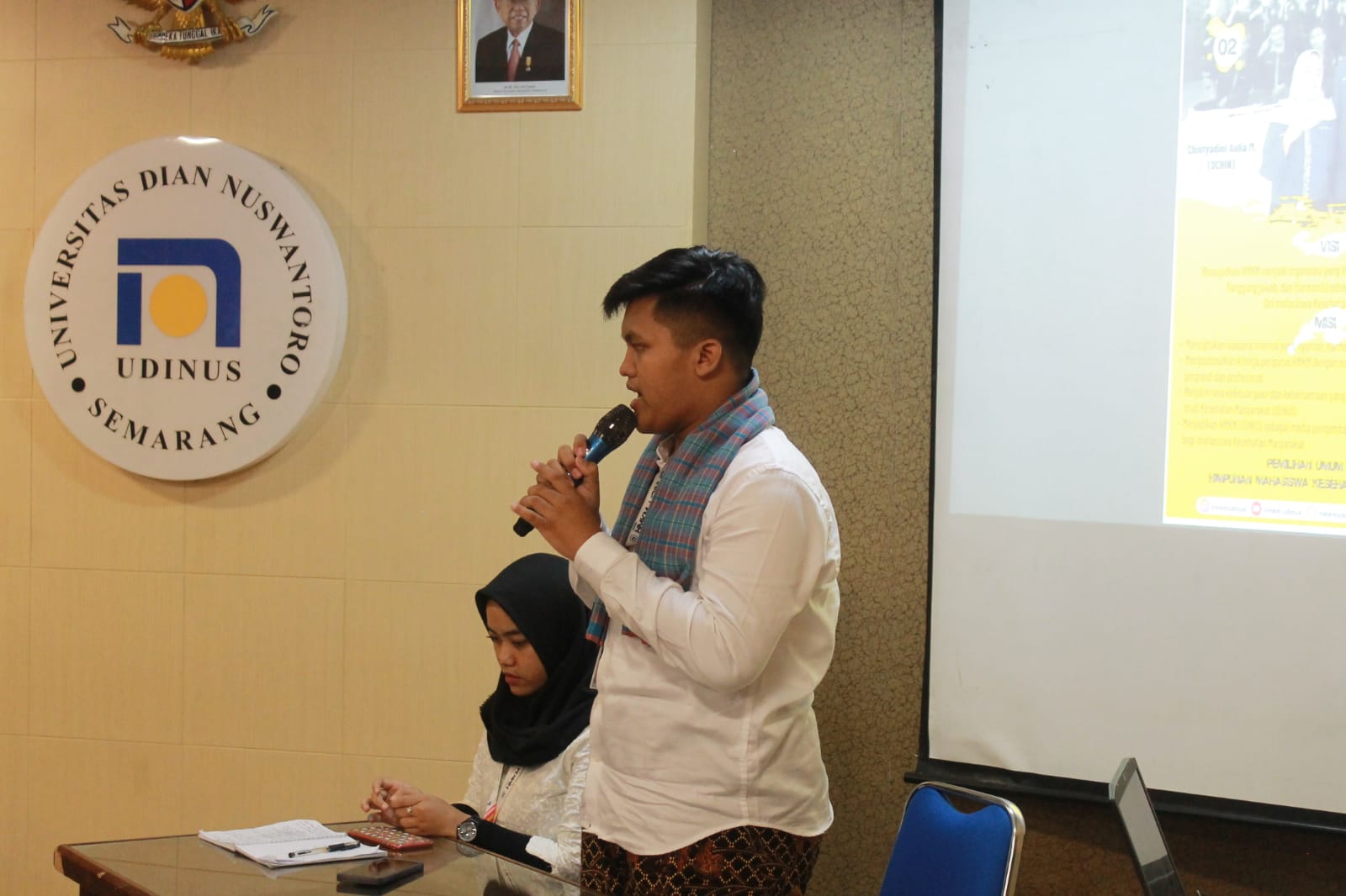 Presentasi dan Sesi Debat Kandidat Calon Ketua dan Wakil Ketua HMKM